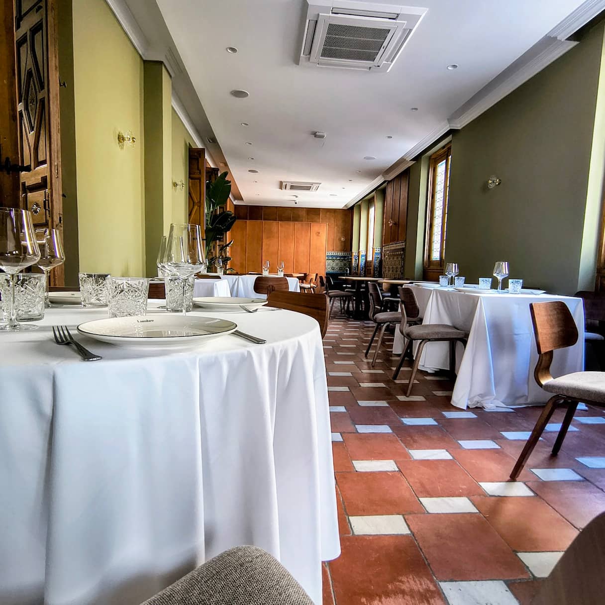 restaurante 1 en tamaño grande